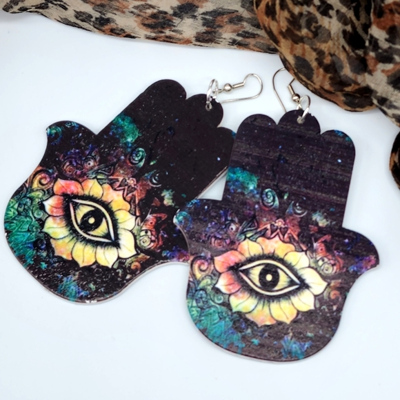 🔥10 for $30🔥 bundle Jewelry Large Wood Hamsa Earrings - Picture 1 of 6